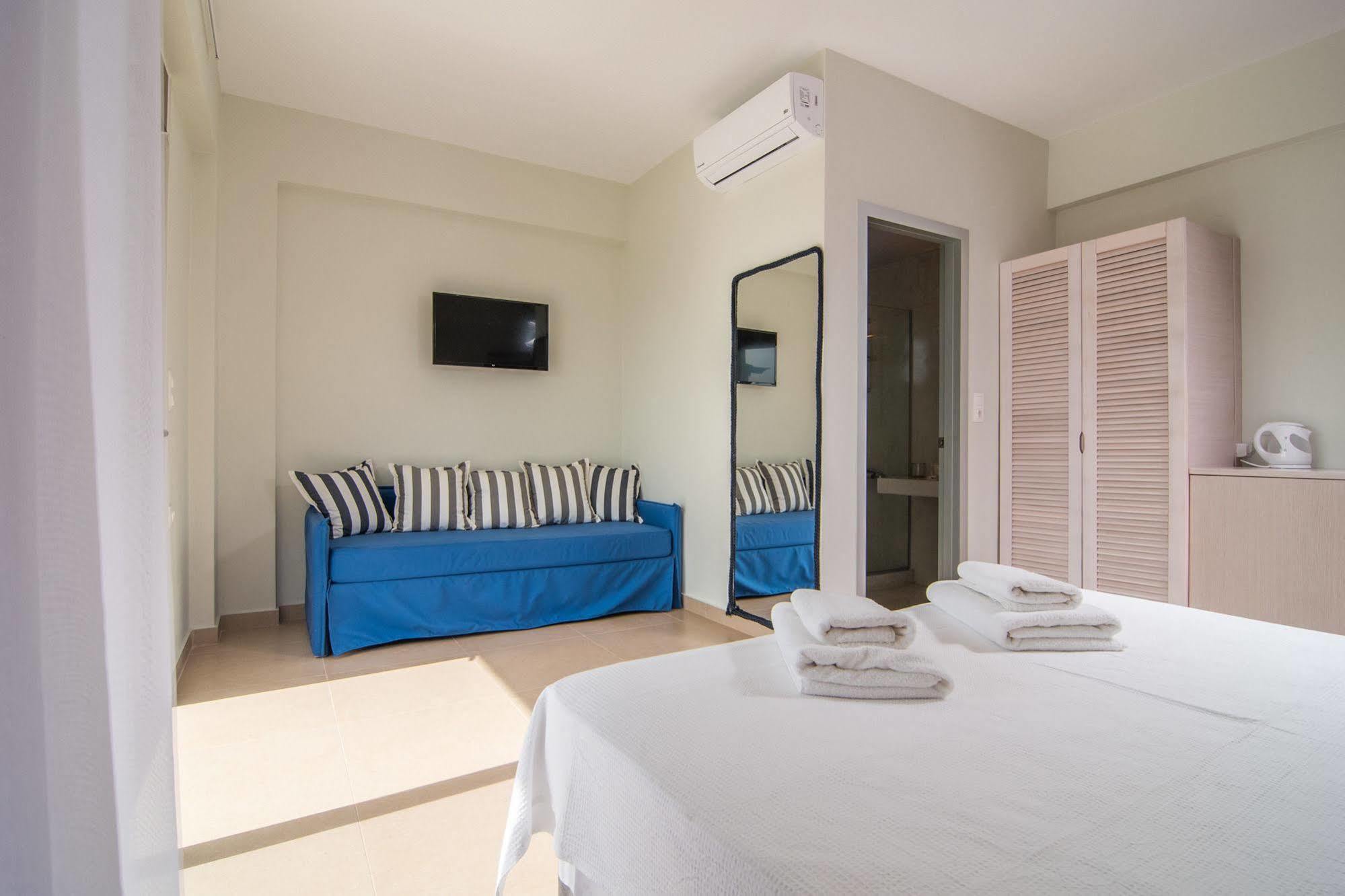 Blue Horizon Hotel Palaiochora Exterior photo